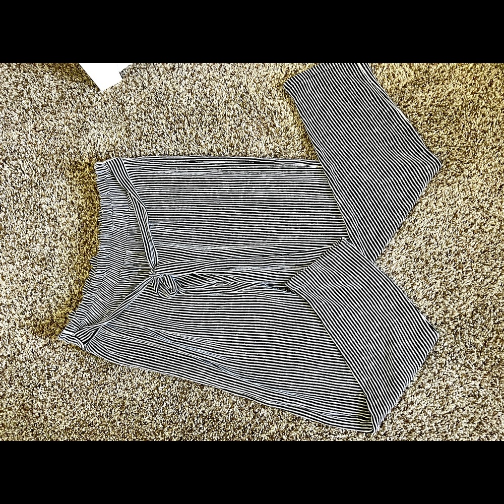 Ribbed black/white capri pants with tie